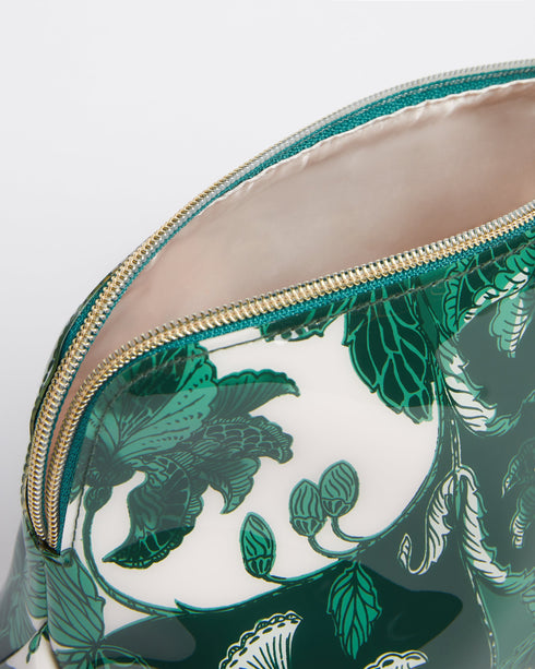 <P>Rococo Washbag</P>